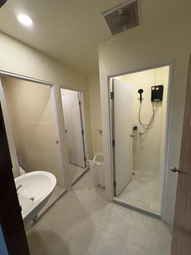 Nomad Yard Hostel - image 6