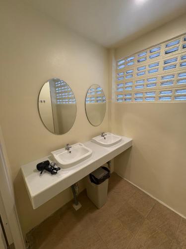Nomad Yard Hostel - image 8