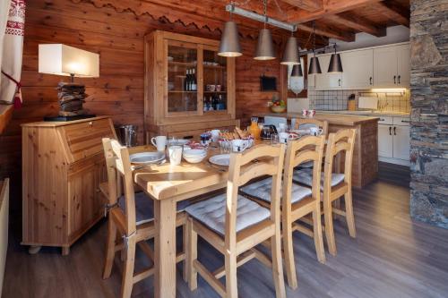 Meribel Les Allues Ski Chalet with beautiful views in Les Allues
