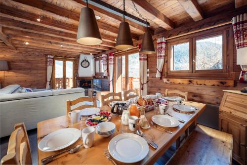 Meribel Les Allues Ski Chalet with beautiful views in Les Allues