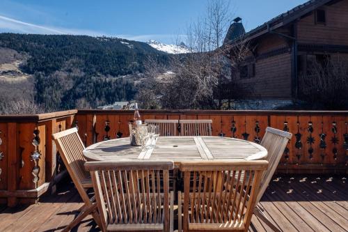 Meribel Les Allues Ski Chalet with beautiful views in Les Allues
