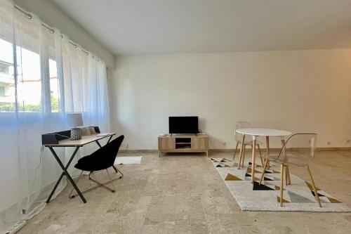 Pleasant apartment near the seaside