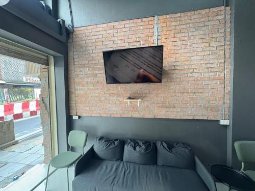 Nomad Yard Hostel - image 14