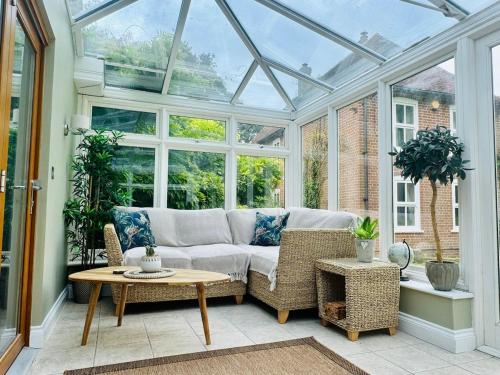 Wisteria Lodge, beautiful home in a great location gîte à louer Knowlton