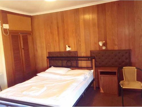 Meekatharra Hotel accommodation with food Option in Meekatharra