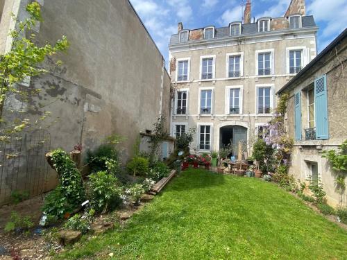La maison d'Augusta - appartements - Saint-Éloy-de-Gy