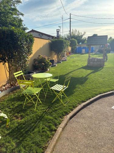 Petite dépendance privée (Petite dependance privee) in Torcy