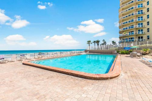 Newly Remodeled Beachfront Studio with Pool in Daytona Beach, USA
