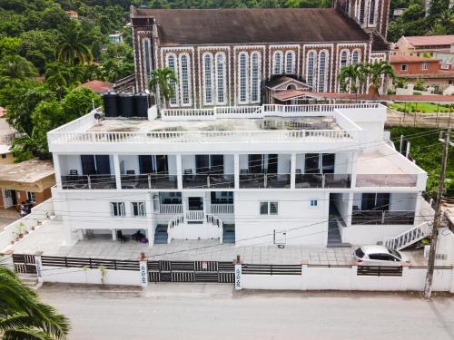 Inn The Town in بورت انتونيو