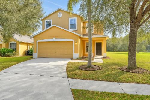 4 bedroom retreat family friendly home near Disney