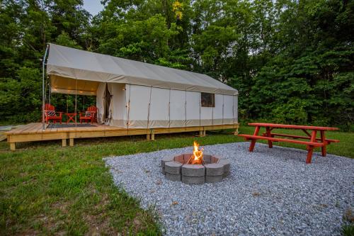 Roaring River Luxury Glamping #5 in Cassville, USA