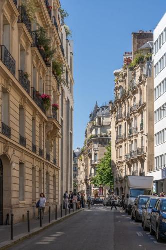Cozy Paris Flat near Saint-Germain & Luxembourg Gardens - image 9