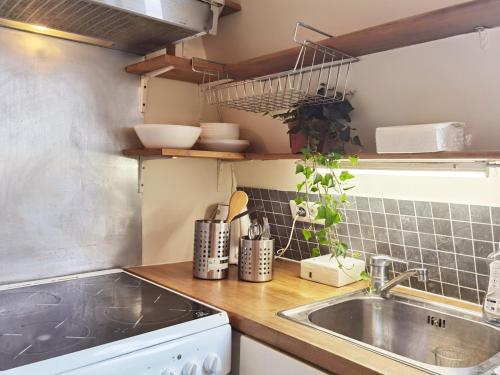 Bright Solo Studio by Hotel de Ville and Sein river 1mn to Metro in Other