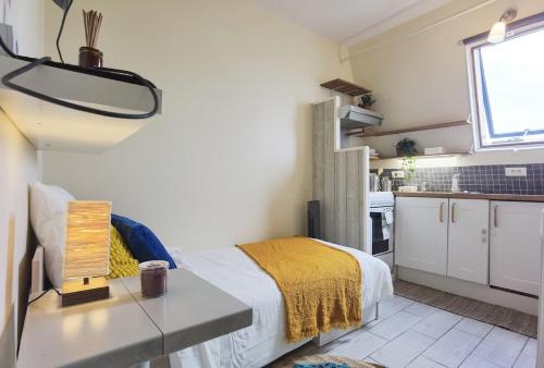 Bright Solo Studio by Hotel de Ville and Sein river 1mn to Metro in Other