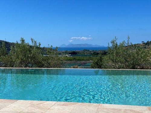 Peldbaseins, Chalet Tenuta Lacco in Rodi' Milici