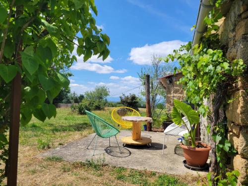 Petite maison à la campagne avec extérieur (Petite maison a la campagne avec exterieur) in 迪羅爾河畔聖雷米