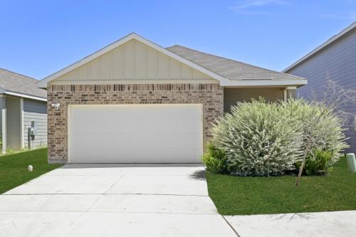 Modern 3BR Home in San Antonio in Atascosa