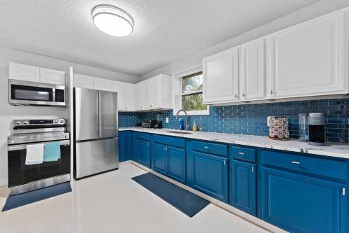 Pool Paradise - Gym, Sauna, Bar in Gulfport (FL)