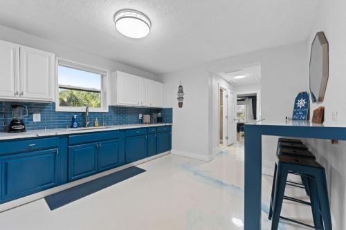 Pool Paradise - Gym, Sauna, Bar in Gulfport (FL)