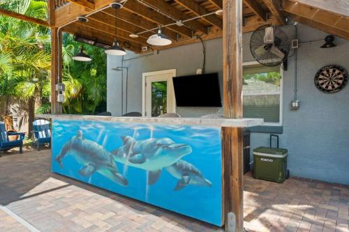 Pool Paradise - Gym, Sauna, Bar in Gulfport (FL)