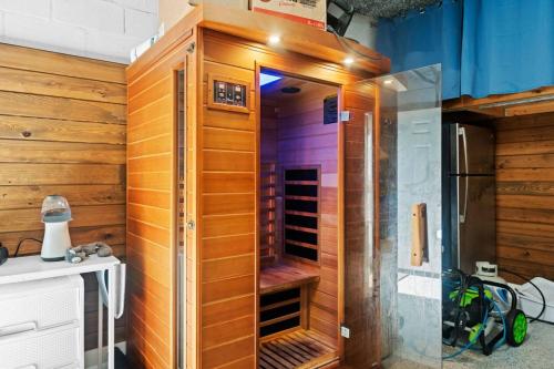 Pool Paradise - Gym, Sauna, Bar in Gulfport (FL)