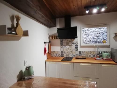 Petite maison à la campagne avec extérieur (Petite maison a la campagne avec exterieur) in 迪羅爾河畔聖雷米