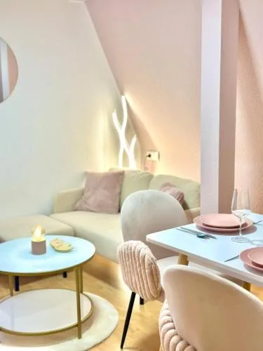 Pink Sissi Hideaway mit Seeblick in Bregenz, Österreich
