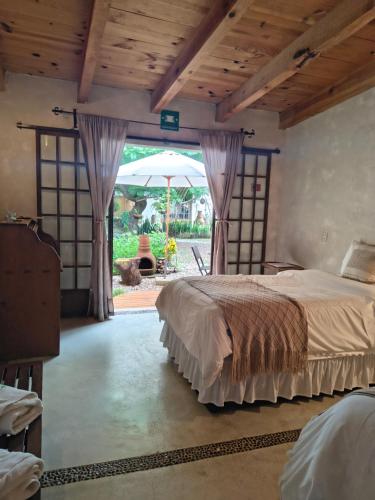 4 twin beds