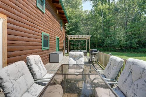 Cabin in Lake Chautauqua on 36 Acres with Hot Tub! in Ashville, USA