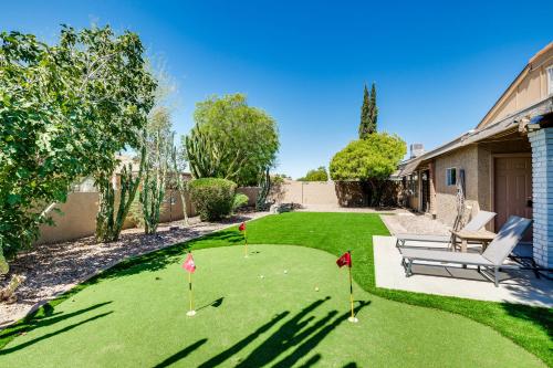 Private Putting Green and Patio Sun Lakes Home! in ซันเลค