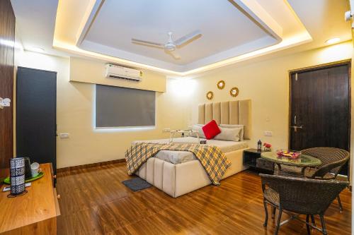 Skylight BnB E203 - 2BHK with pool walking distance to Candolim beach, Candolim (photo 7)