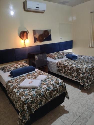 2 twin beds