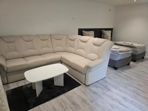 1-Zimmer Woh Souterrainwohnung in City Airport Mannheim, Deutschland