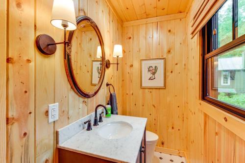 2BR Highlands Luxury Cabin with Stone Firepit In Town - image 7