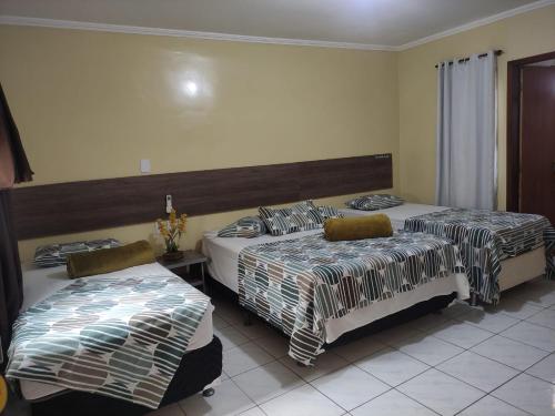 1 double bed, 2 twin beds