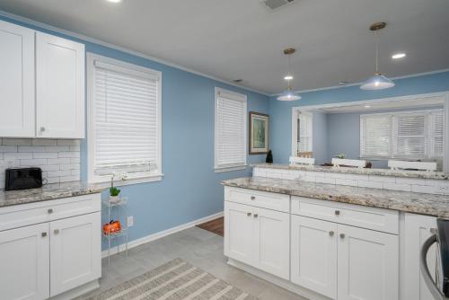 Cozy 3-Bedroom Retreat in Charming Beaufort SC - image 5
