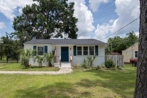Cozy 3-Bedroom Retreat in Charming Beaufort SC - image 6