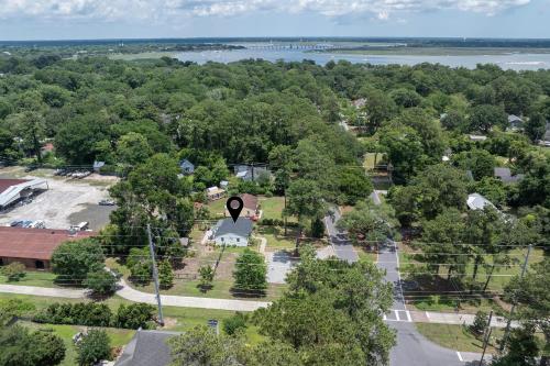 Cozy 3-Bedroom Retreat in Charming Beaufort SC - image 12