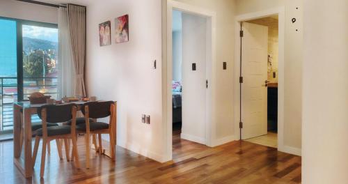 Steps to the American and Spanish embassies