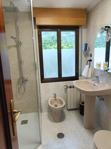 douche, El balcón de Proaza (El balcon de Proaza) in Proaza