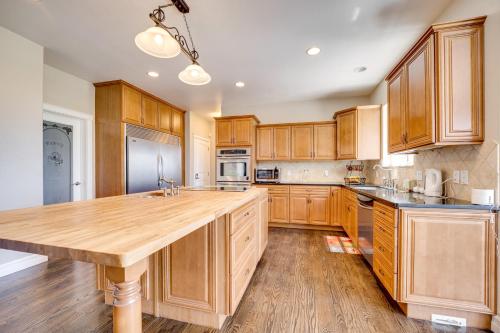Backyard Oasis with Outdoor Kitchen! Moses Lake Home, Moses Lake (foto 10)