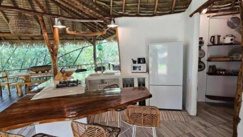 مطبخ, TAHITI ITI - Saltwater Family Huts in تيهوبو