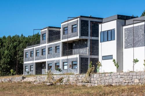 酒店外观, Swiss Agricultural School Caucasus in 泰特里茨卡罗