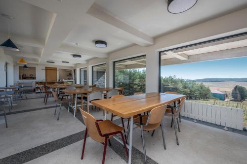 设施服务, Swiss Agricultural School Caucasus in 泰特里茨卡罗