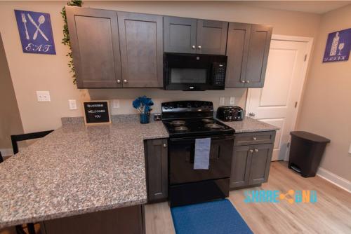 Military-ready 6br Furnished Duplex Stay in ג'קסונויל(אי אר)