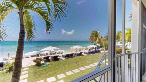 Beachfront 2Br Walk-Out King Twins Pool Wifi - image 3