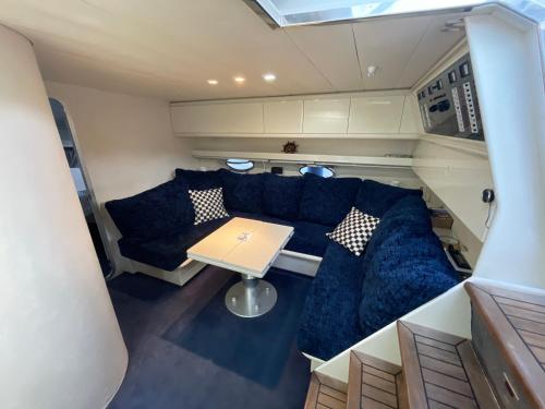 Location bateau à quai LES MAMOURS - Hôtel - Cogolin