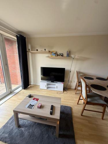 2 Bedroom by JL Airport & Retail near Istanbul Barbecue & Bistro Woolton