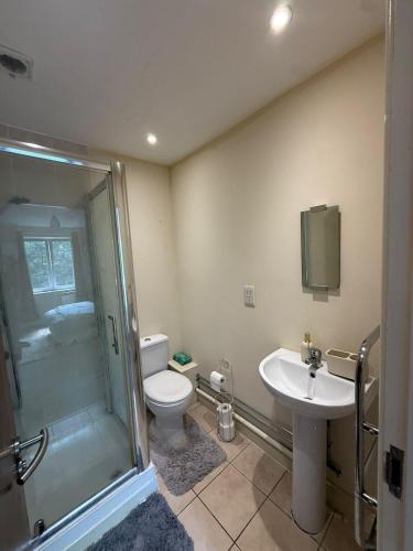 2 Bedroom by JL Airport & Retail near Istanbul Barbecue & Bistro Woolton