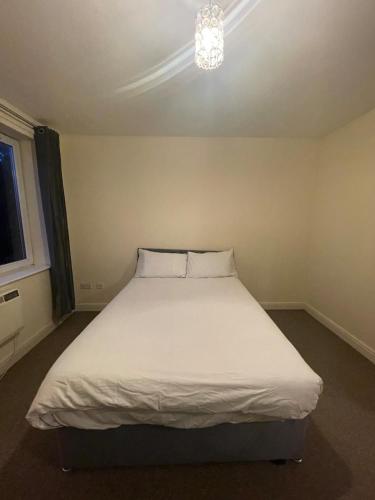 2 Bedroom by JL Airport & Retail near Istanbul Barbecue & Bistro Woolton